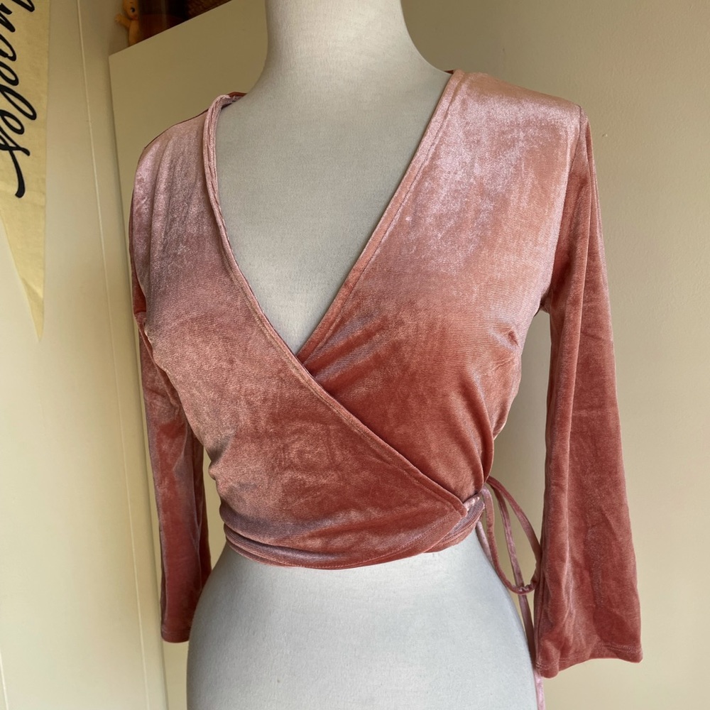 NWT blush pink velvet wrap shirt top forever 21 rose champagne mauve vixen pinup
